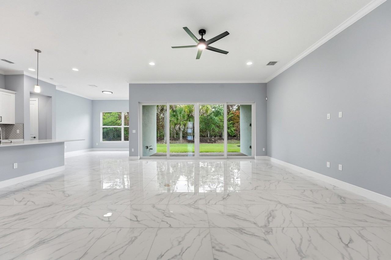 6391 High Pointe Cir - Photo 7 of 36