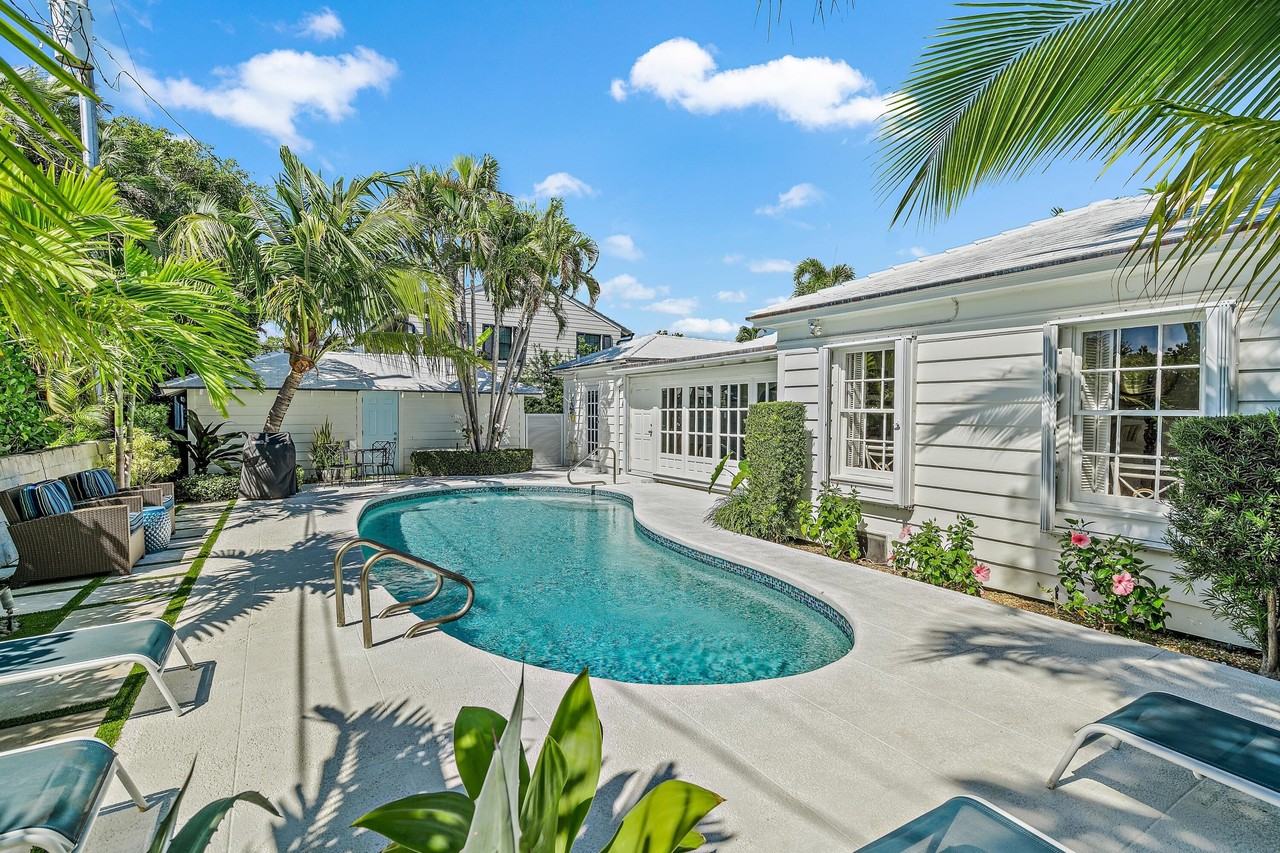 230 Colonial Ln - Photo 2 of 16