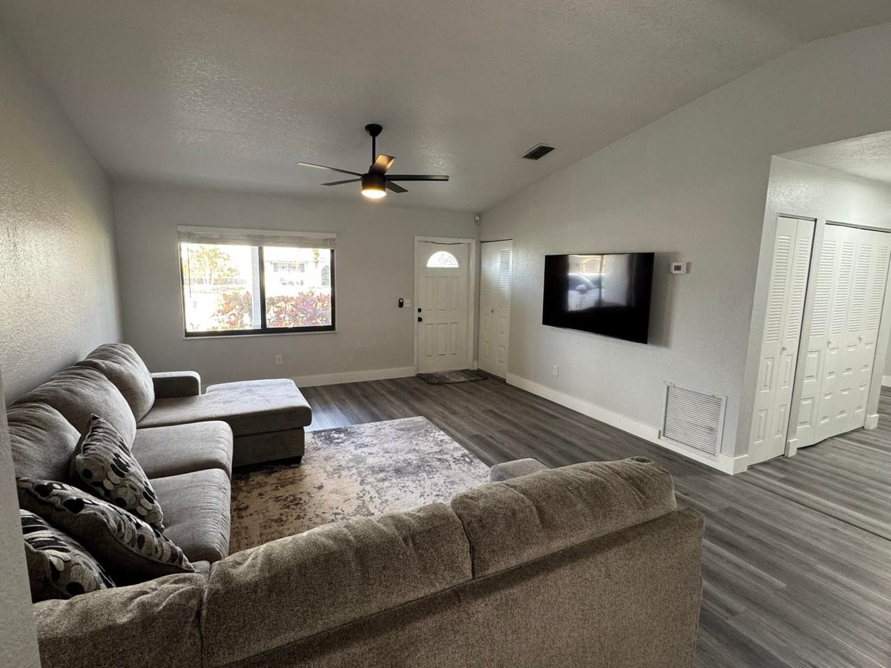 2774 Se Brevard Ave - Photo 3 of 8