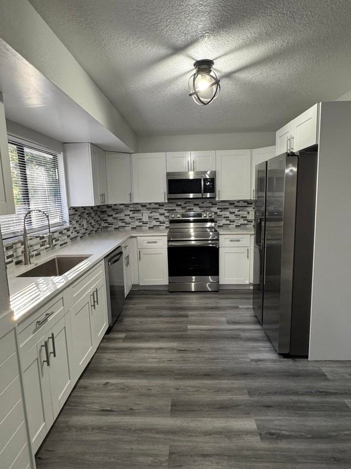 2774 Se Brevard Ave - Photo 6 of 8