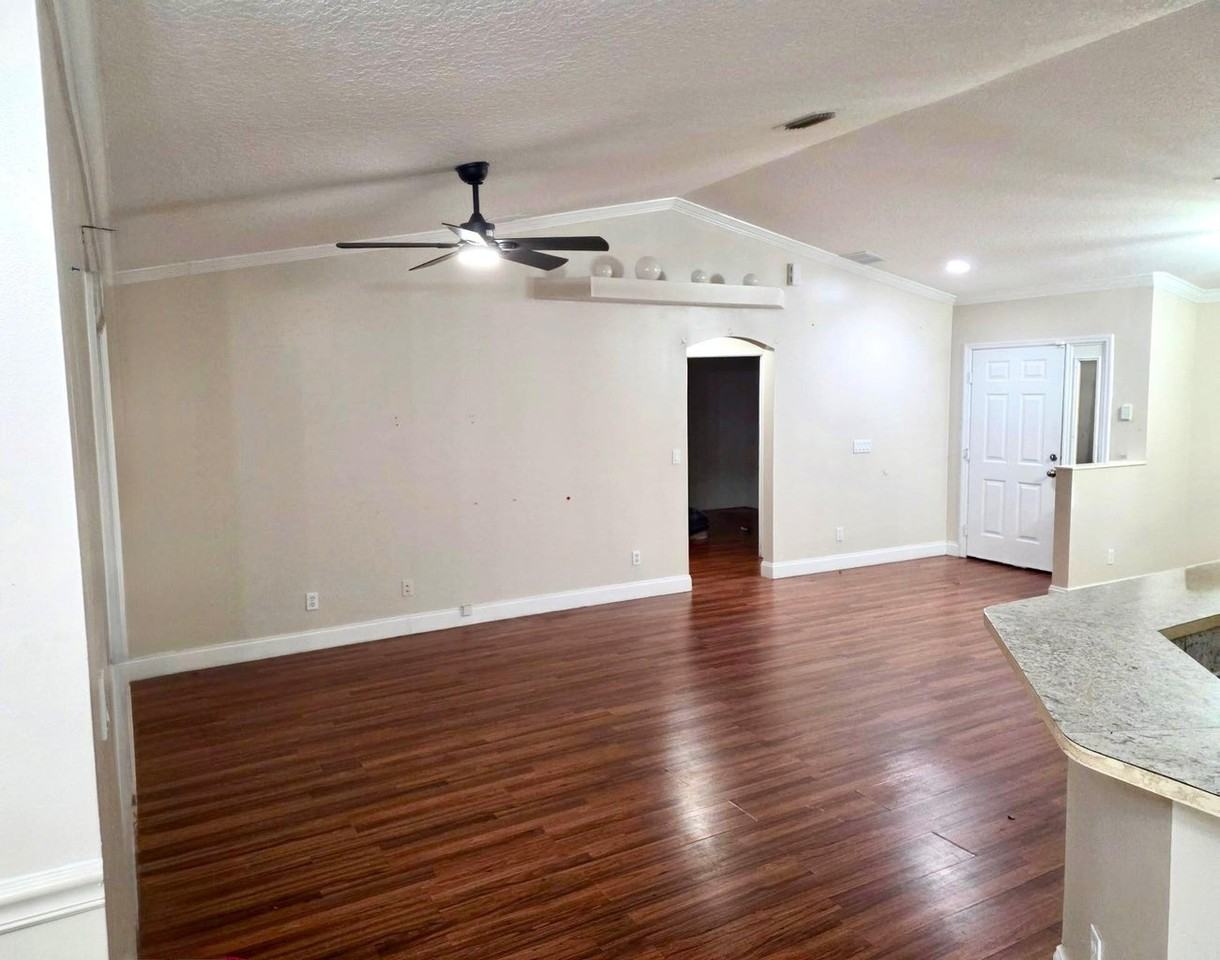 2249 Se Glover St - Photo 3 of 8