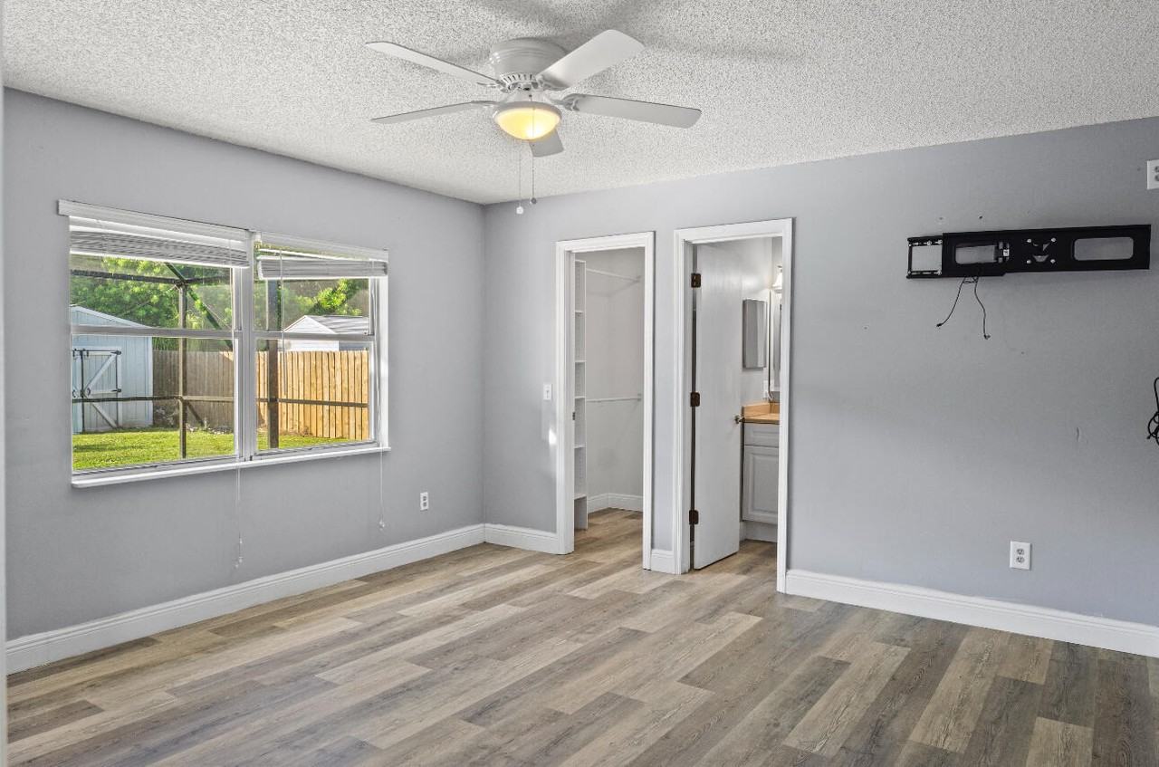 2230 Se Dill Ln - Photo 4 of 8