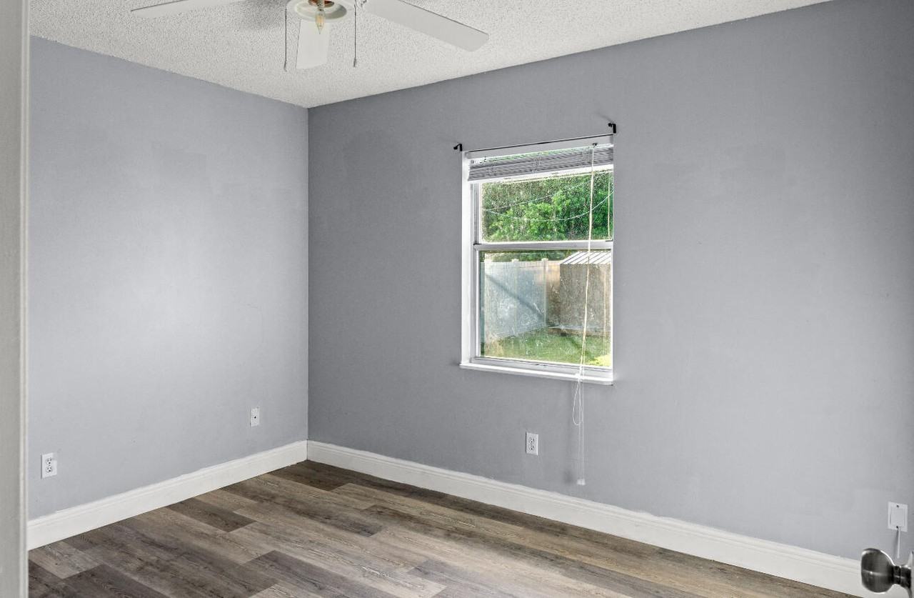 2230 Se Dill Ln - Photo 6 of 8