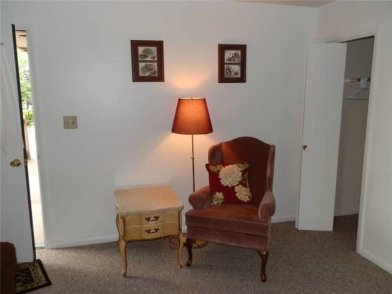 101 Penn Ln - Photo 2 of 11