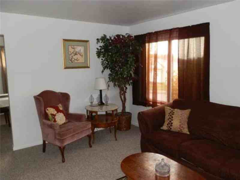 101 Penn Ln - Photo 3 of 11