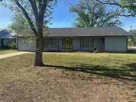 featured image of 2302 W Avenue L