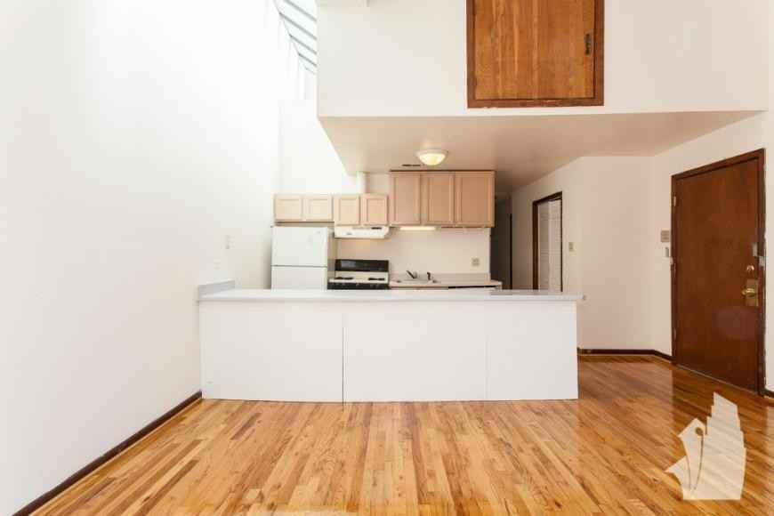 2521 N Lincoln Ave - Photo 2 of 10