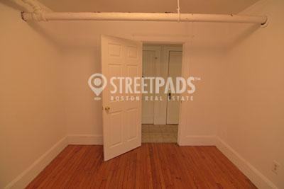 155 Summer St - Photo 5 of 10