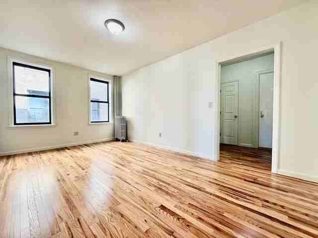 2758 Holland Ave - Photo 3 of 8