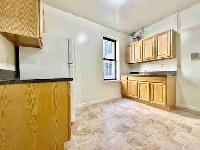 2758 Holland Ave - Photo 7 of 8