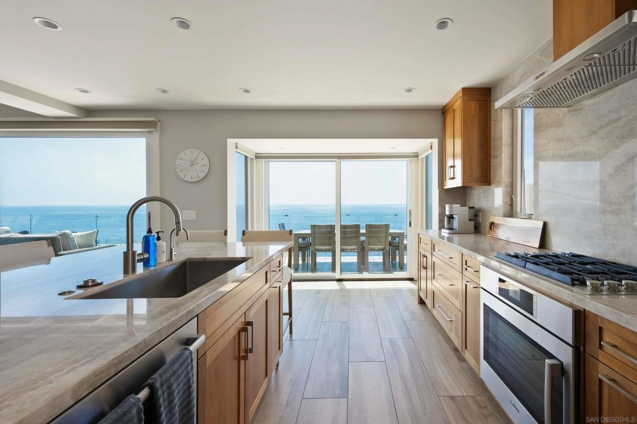 5570 Calumet Ave - Photo 3 of 41