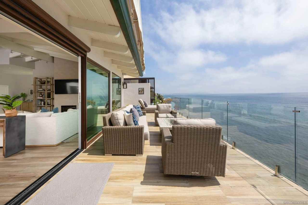 5570 Calumet Ave - Photo 4 of 41