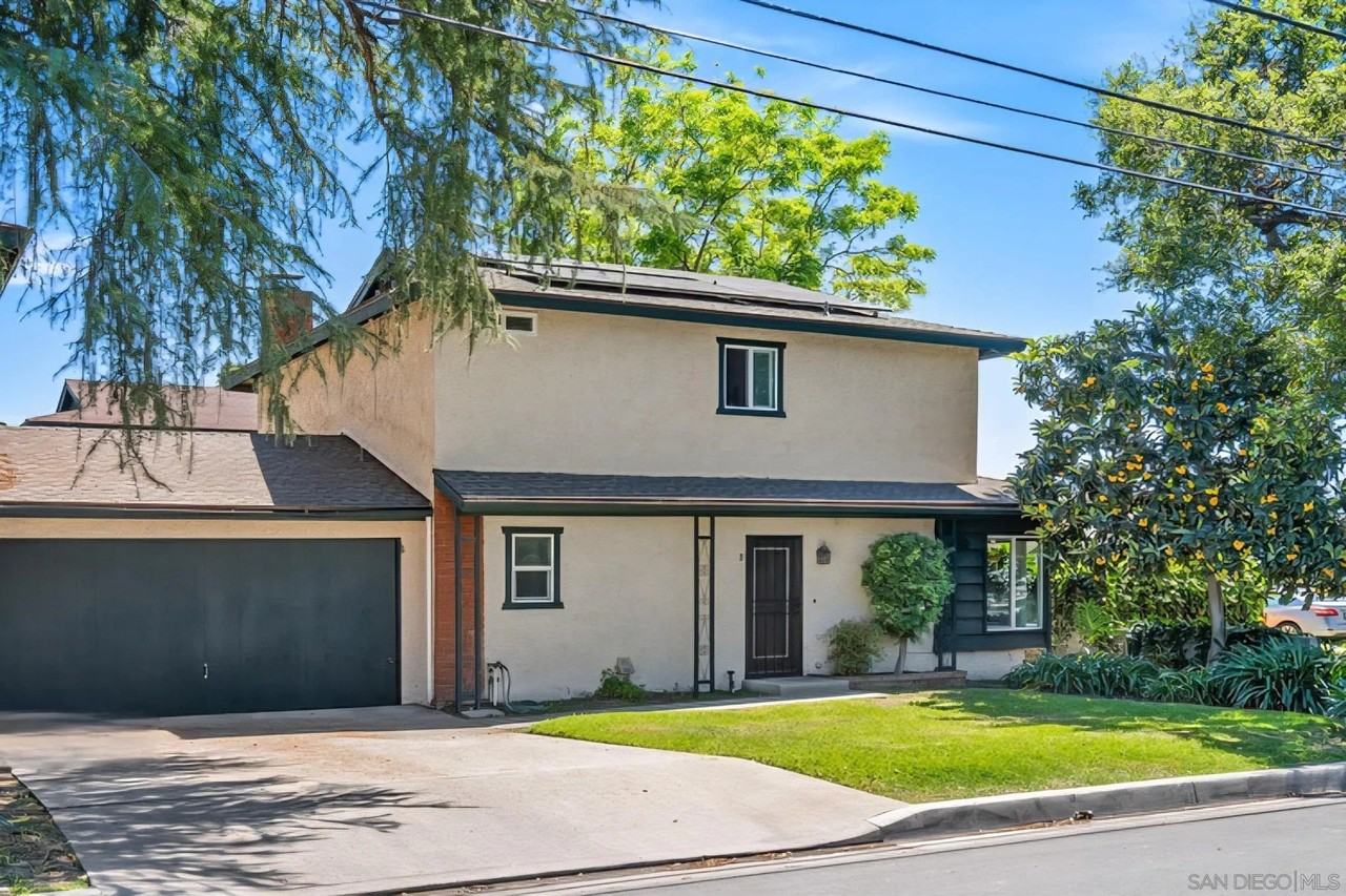 1516 Encino Ave Apt B - Photo 3 of 33