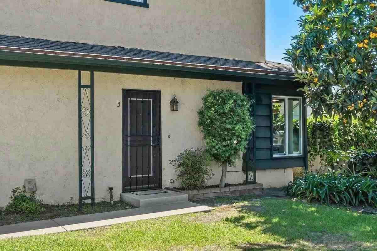 1516 Encino Ave Apt B - Photo 4 of 33