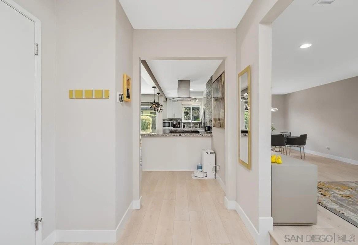 1516 Encino Ave Apt B - Photo 5 of 33