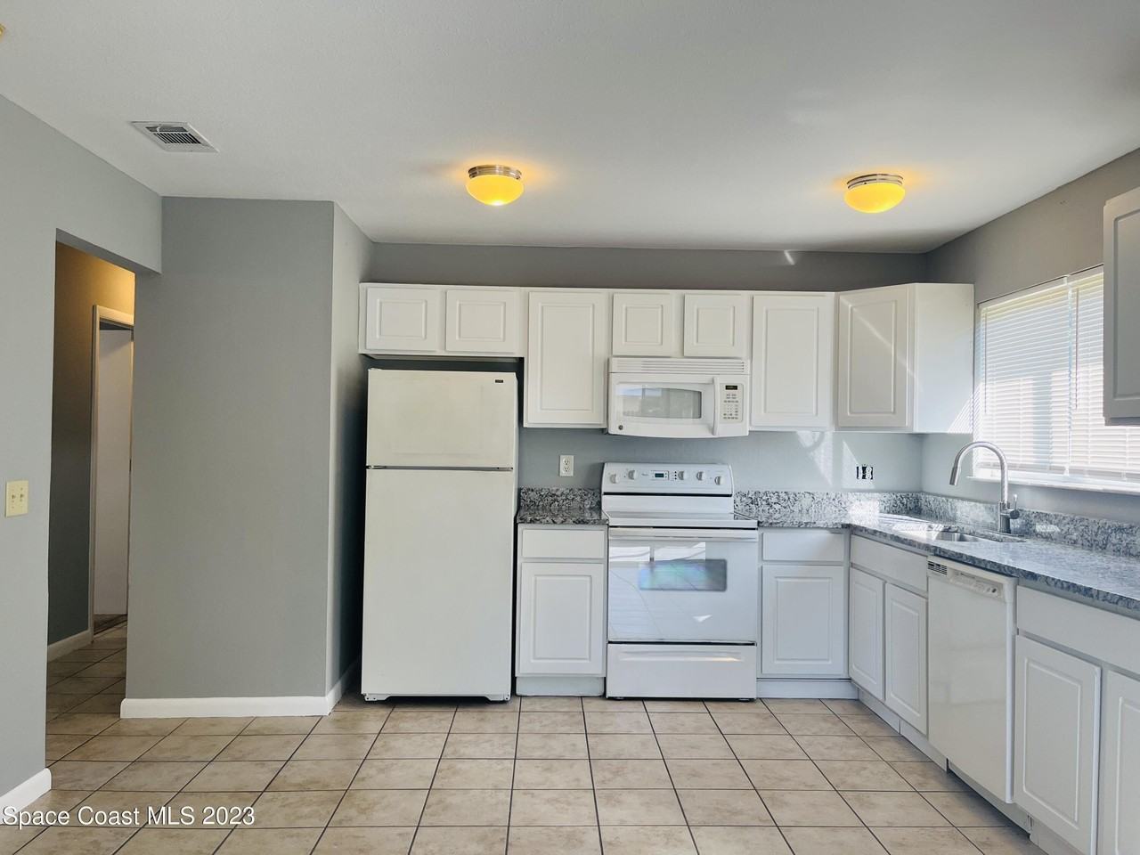 217 Manth Ave - Photo 2 of 15