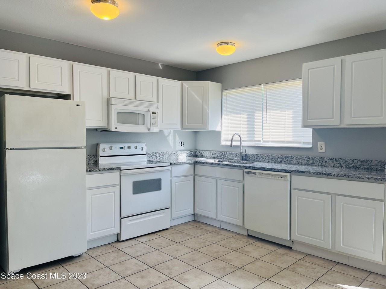 217 Manth Ave - Photo 5 of 15