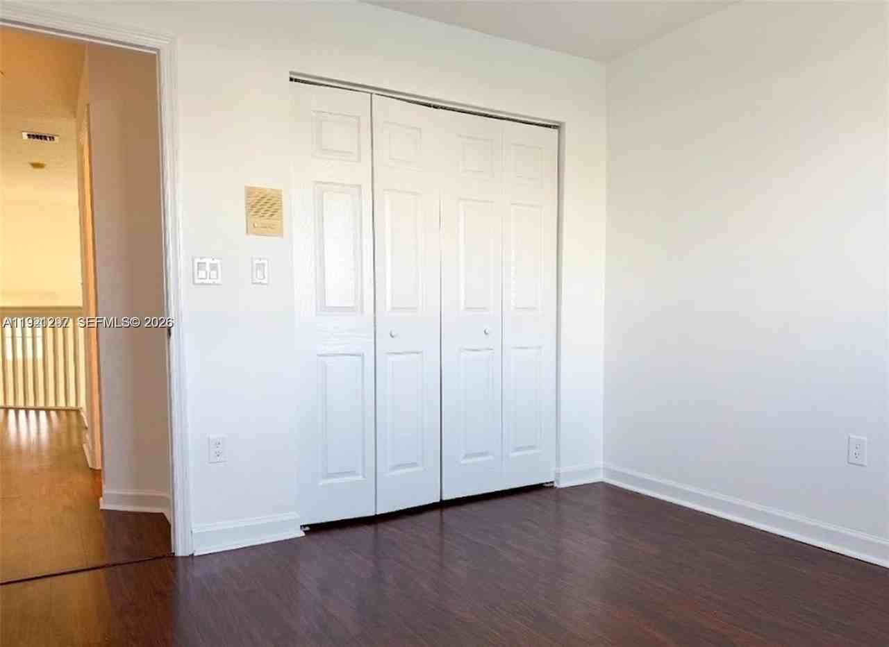 11541 Nw 68th Ter - Photo 3 of 8