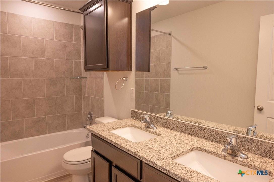 3701 Moffat Ct - Photo 4 of 17