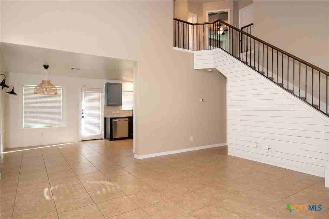146 Linden Ln - Photo 5 of 32