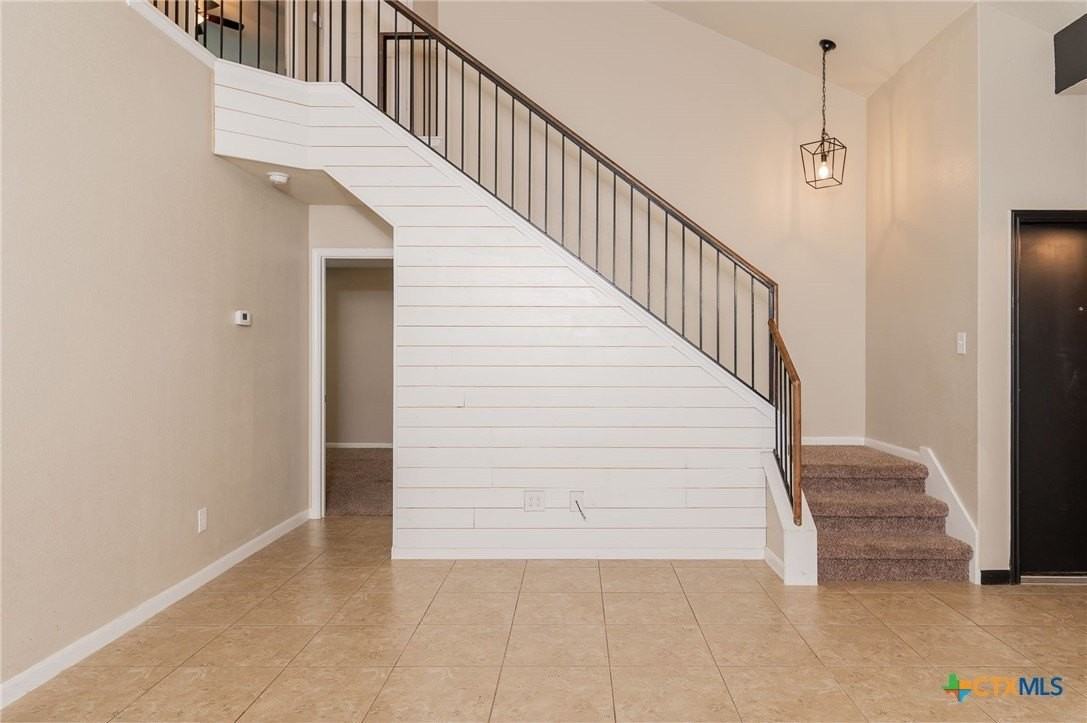 146 Linden Ln - Photo 7 of 32