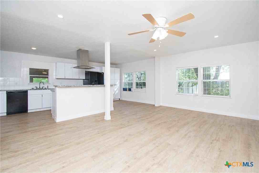 199 Apache Springs Rd - Photo 4 of 28