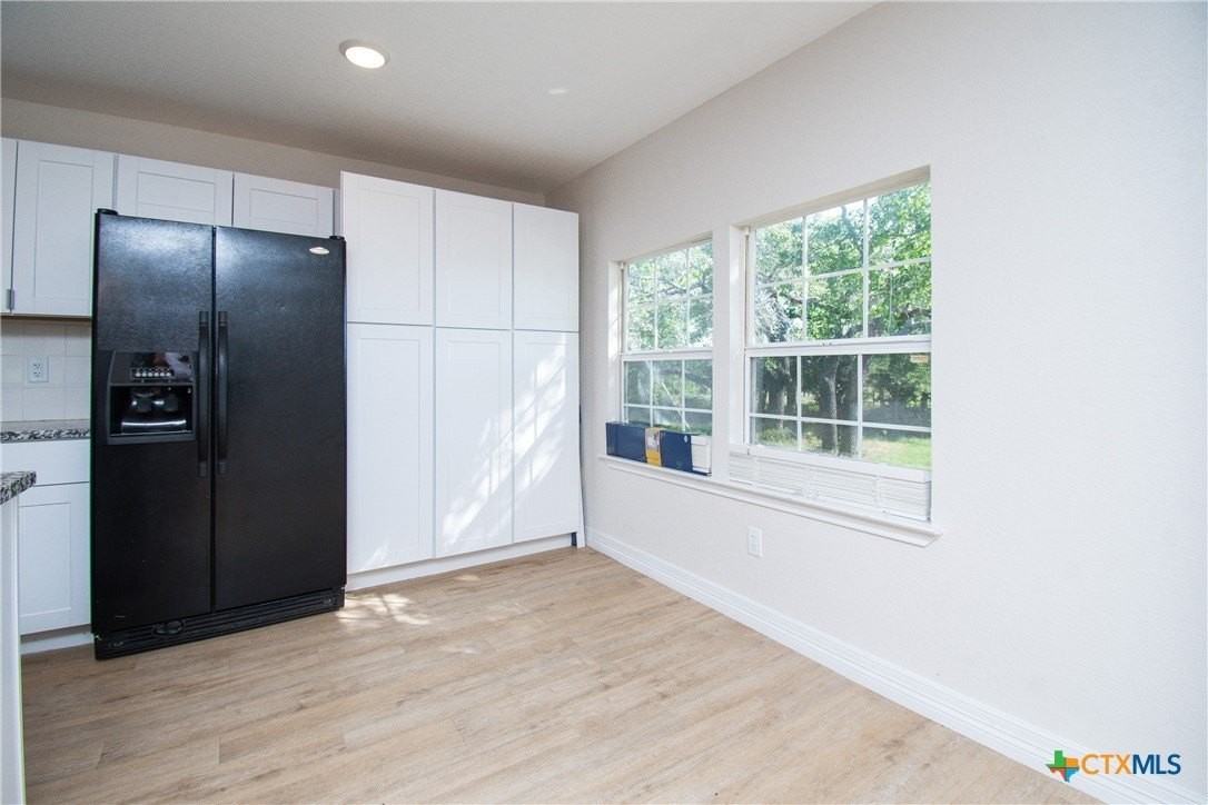 199 Apache Springs Rd - Photo 6 of 28