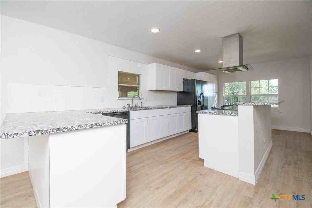 199 Apache Springs Rd - Photo 7 of 48