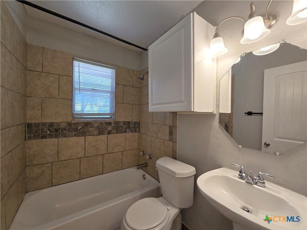 212 E Valley Rd - Photo 2 of 17