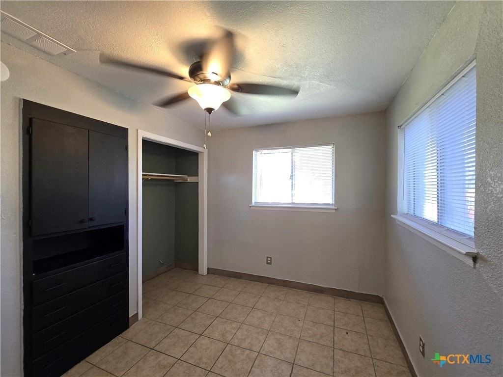 212 E Valley Rd - Photo 3 of 17