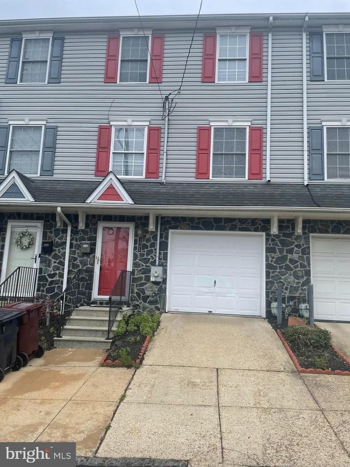 1505 W 5th St - Photo 2 of 17