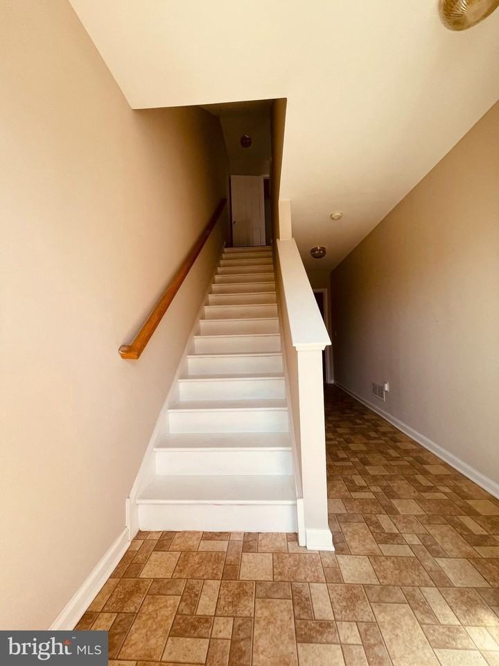 1505 W 5th St - Photo 3 of 17