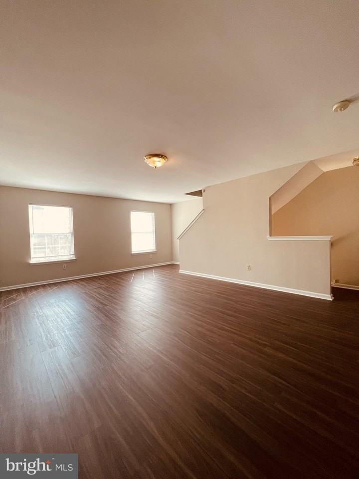 1505 W 5th St - Photo 4 of 17