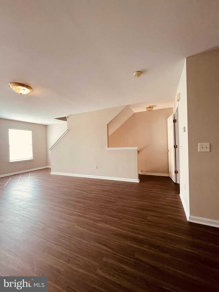 1505 W 5th St - Photo 5 of 17