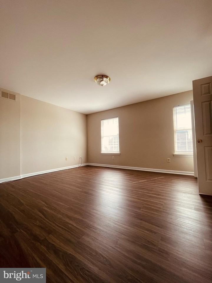 1505 W 5th St - Photo 6 of 17