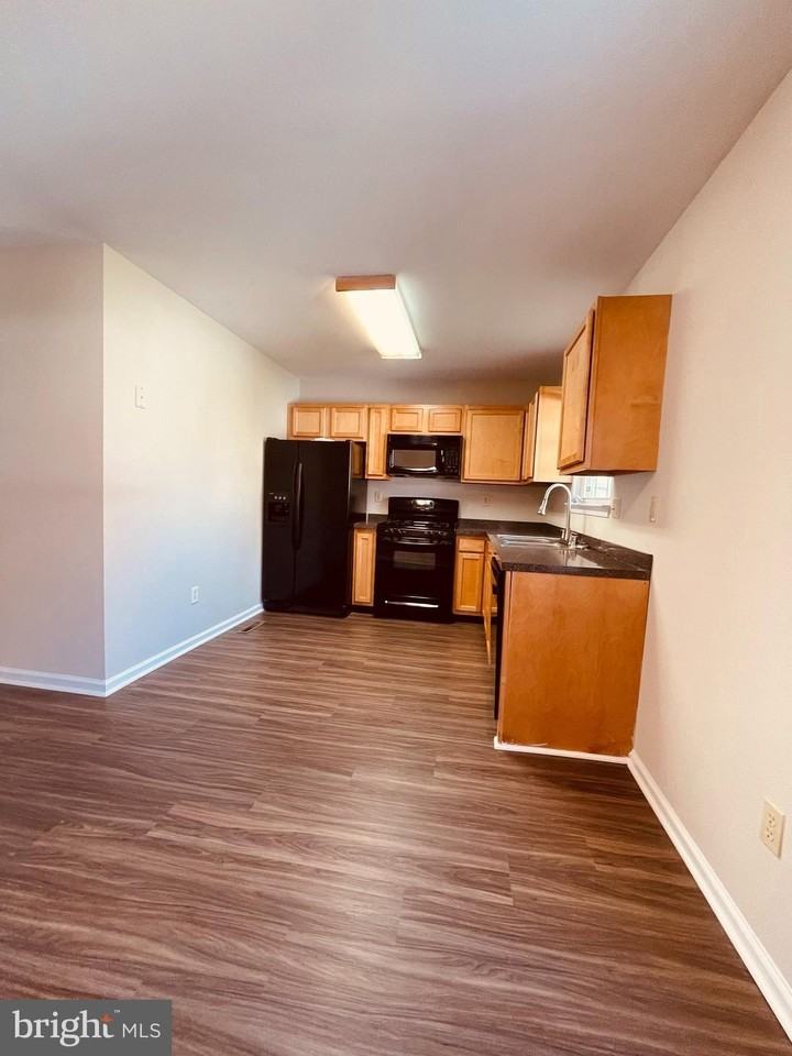 1505 W 5th St - Photo 7 of 17