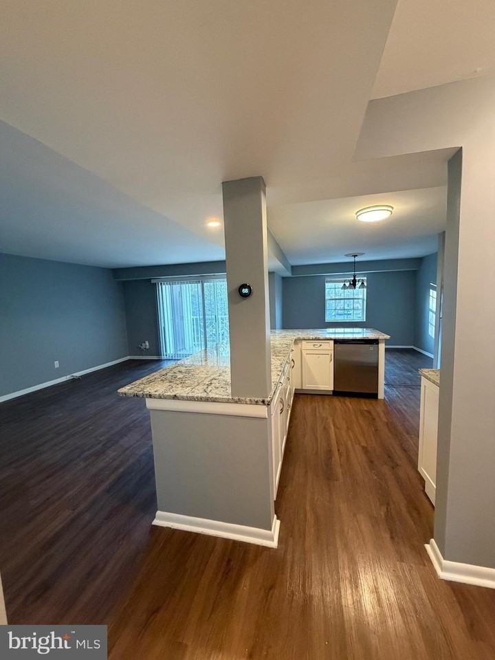 117 Castletown Rd Unit 302 - Photo 4 of 15