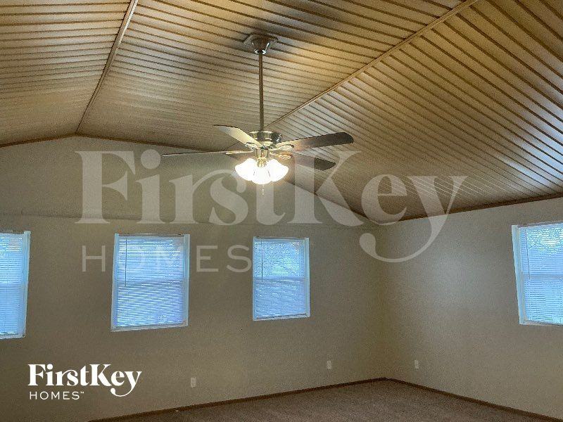 5216 Frisco Dr - Photo 3 of 10