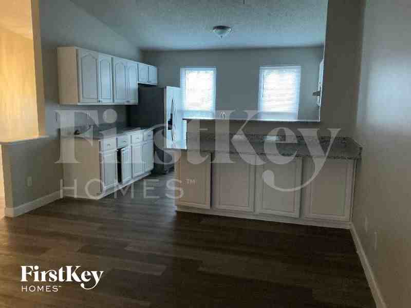 5216 Frisco Dr - Photo 5 of 10