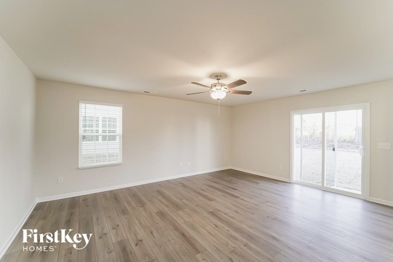 381 Hollingswood Dr - Photo 3 of 16