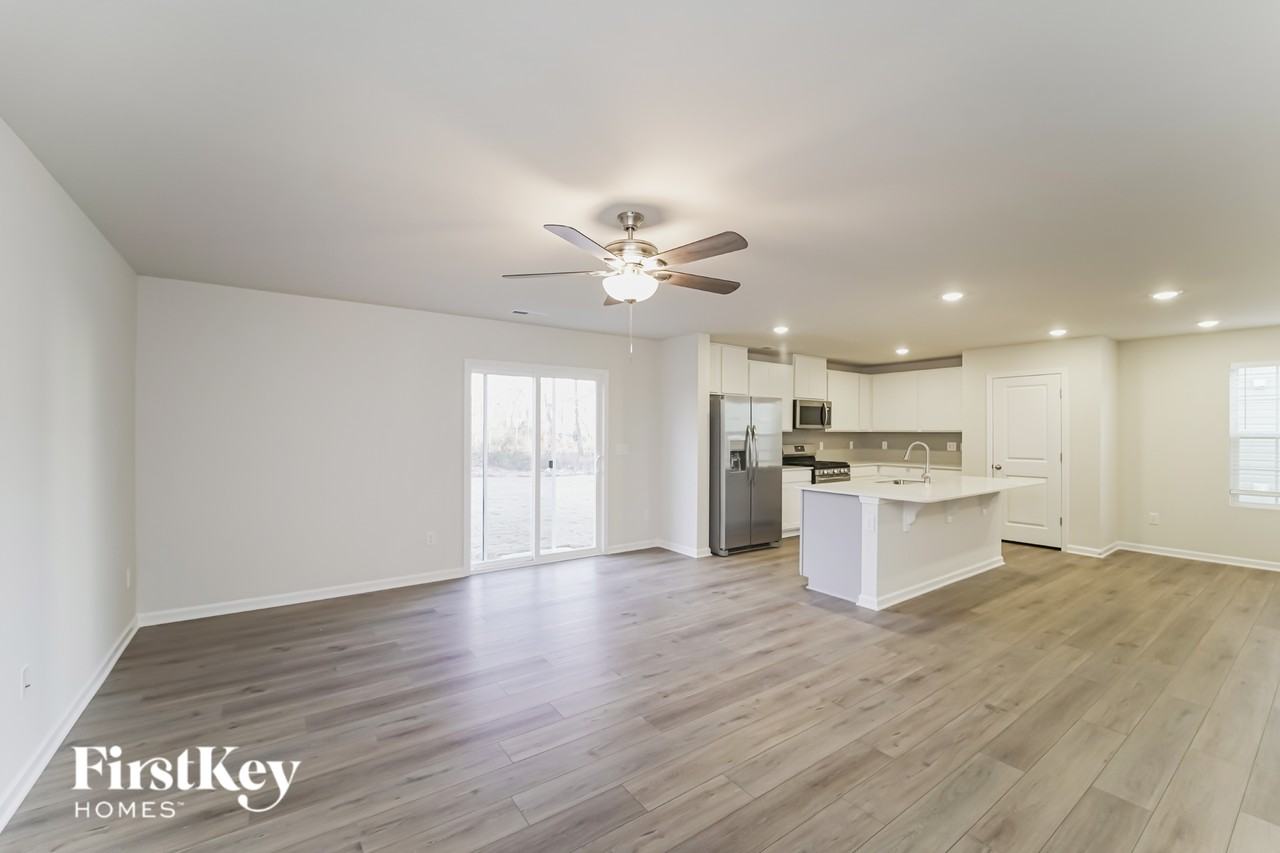 381 Hollingswood Dr - Photo 4 of 16