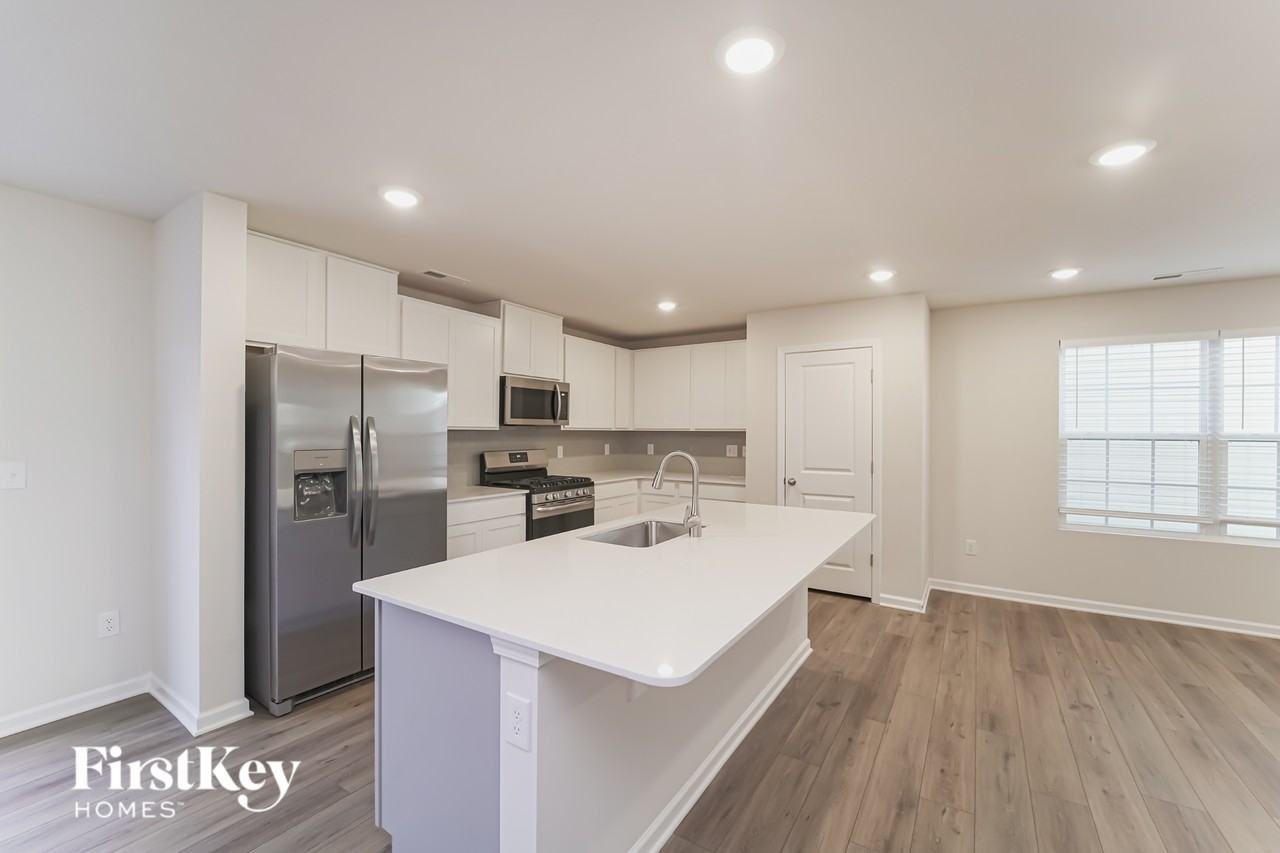 381 Hollingswood Dr - Photo 5 of 16