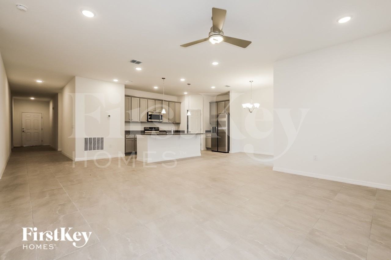 515 Crown Rose Dr - Photo 3 of 16