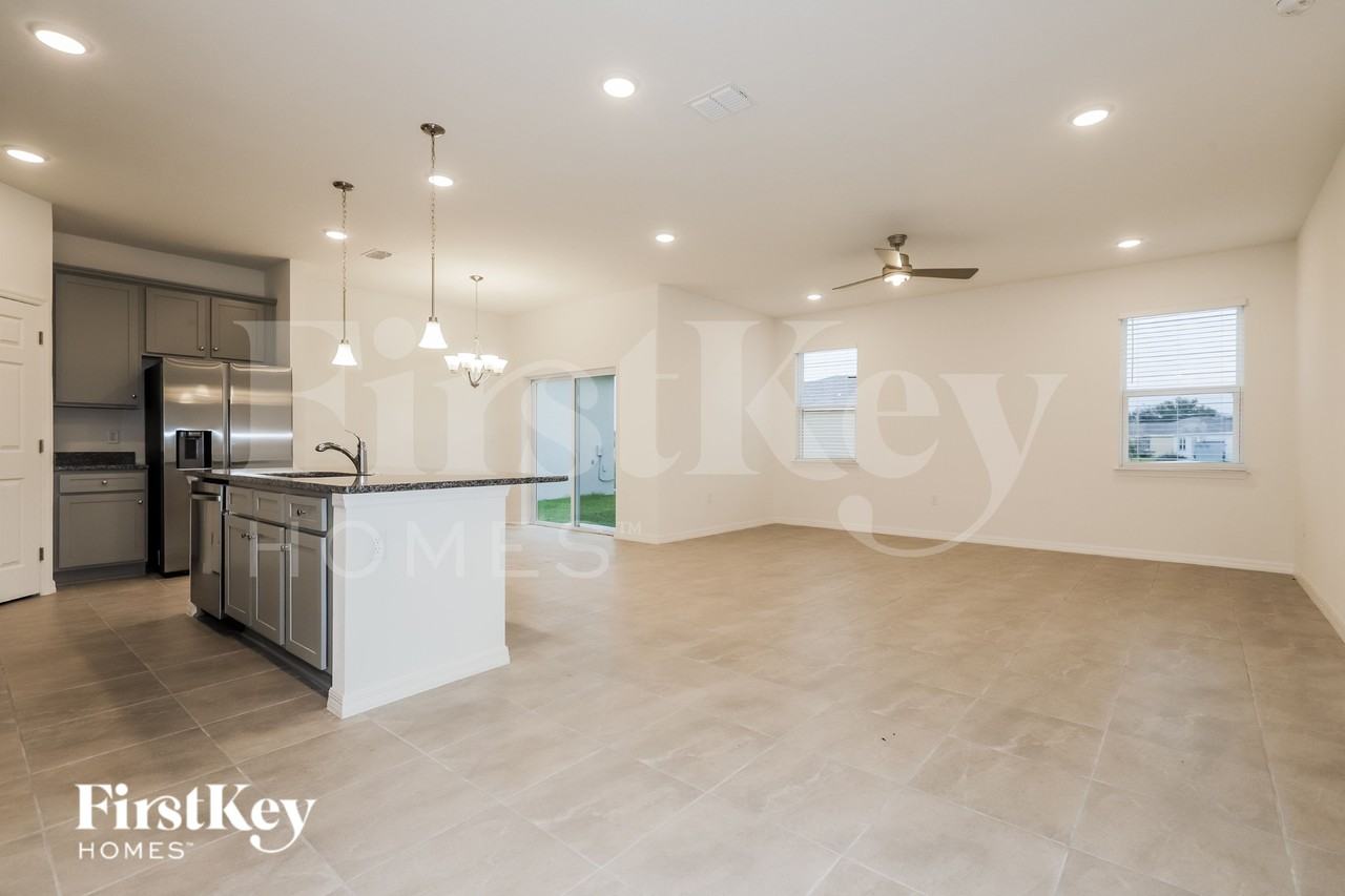 515 Crown Rose Dr - Photo 4 of 16