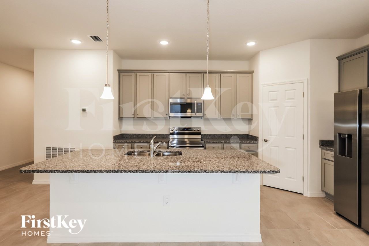 515 Crown Rose Dr - Photo 7 of 16