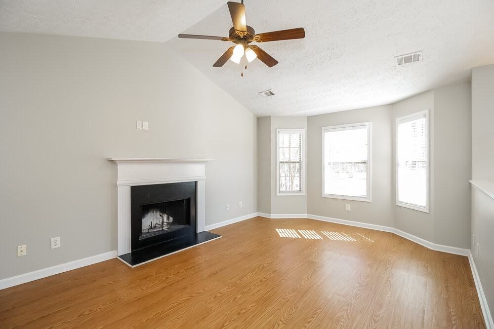 97 Summer Creek Dr - Photo 4 of 17