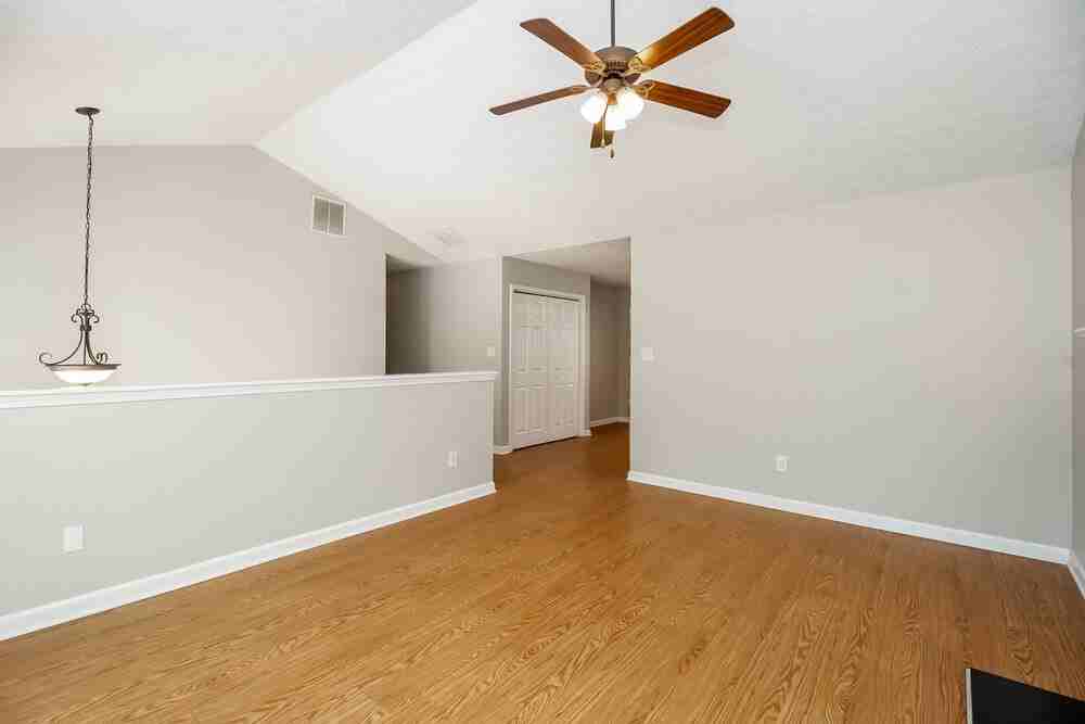 97 Summer Creek Dr - Photo 5 of 17