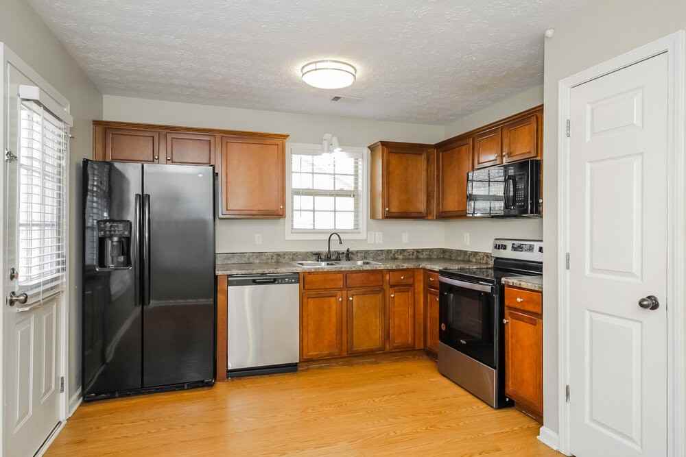 97 Summer Creek Dr - Photo 7 of 17