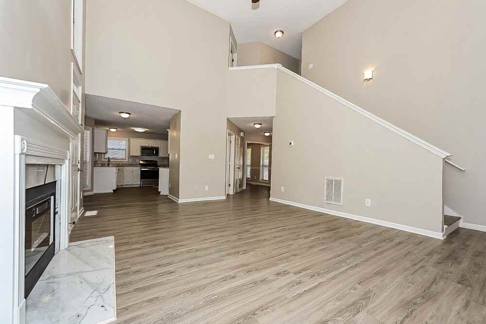 1374 Buckingham Dr - Photo 4 of 17