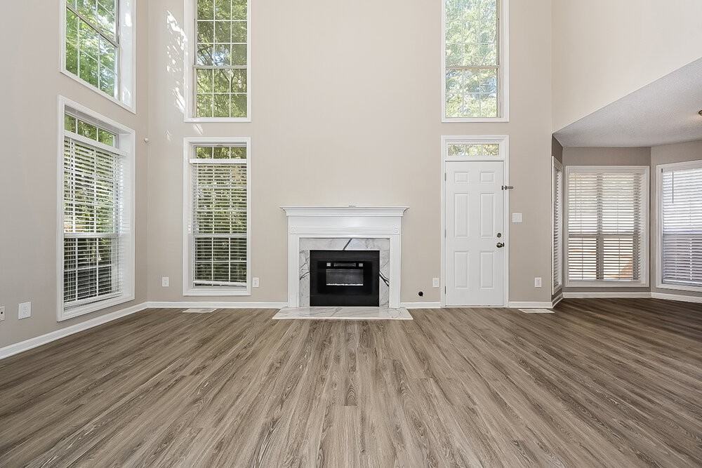 1374 Buckingham Dr - Photo 5 of 17